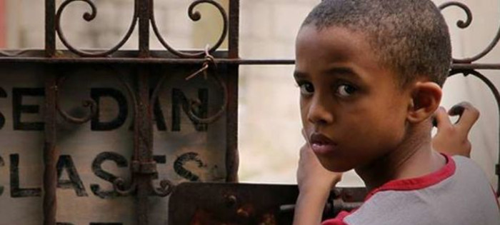 The list of these materials includes Esteban, debut film of Jonal Cosculluela Sánchez, which narratethe story of a nine-year-old boy who wants to be a pianist. Image taken from: www.americanuestra.com