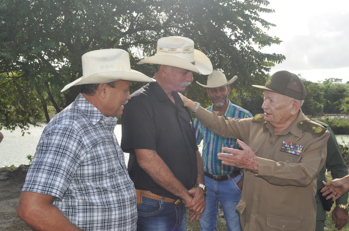 Fotos: del autor Guillermo García Frías recorre polos productivos en Camagüey
