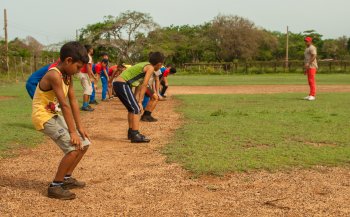 Pasión de béisbol en tierra roja