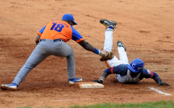Dairon Blanco se mantiene como una de las principales figuras del béisbol camagüeyano. Ya sea en el exterior o en casa, su nombre deberá ser de los más mencionados en el ciclo competitivo que comienza.