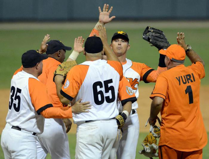 Foto: Tomada de granma.cu Iguala Villa Clara con Ciego de Ávila semifinal beisbolera