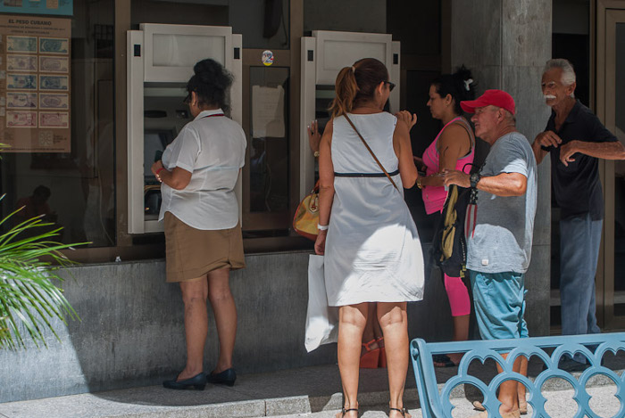 Foto: Leandro Pérez Pérez/Adelante/Archivo Modificarán procedimiento para uso de tarjetas magnéticas