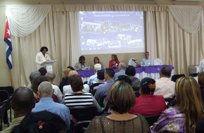 Inés Josefina Torres Mora en momentos que daba la bienvenida a las delegadas participantes en el evento.Foto:Del Autor  Inicia en Camagüey evento nacional de mujeres economistas