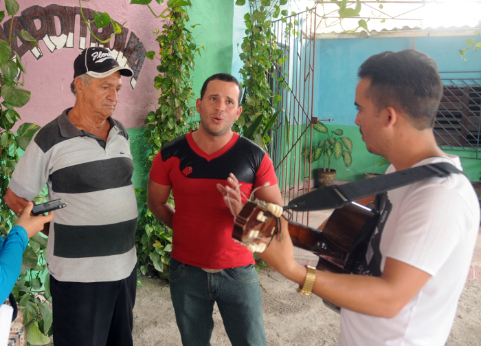 Fotos: Orlando Durán Hernández/Adelante Aquel niño improvisador enseña décimas
