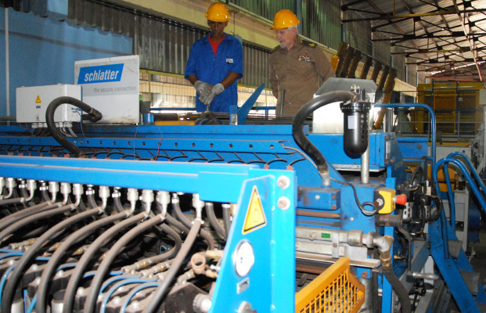 Fotos: Otilio Rivero Delgado/ Adelante Verifica Ramiro Valdés perspectivas de desarrollo en industrias de Camagüey