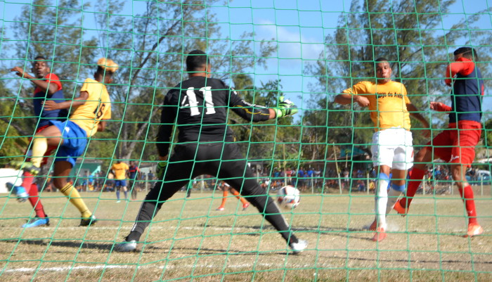 Fotos: Otilio Rivero Delgado/ Adelante La Liga estira... hasta que reviente
