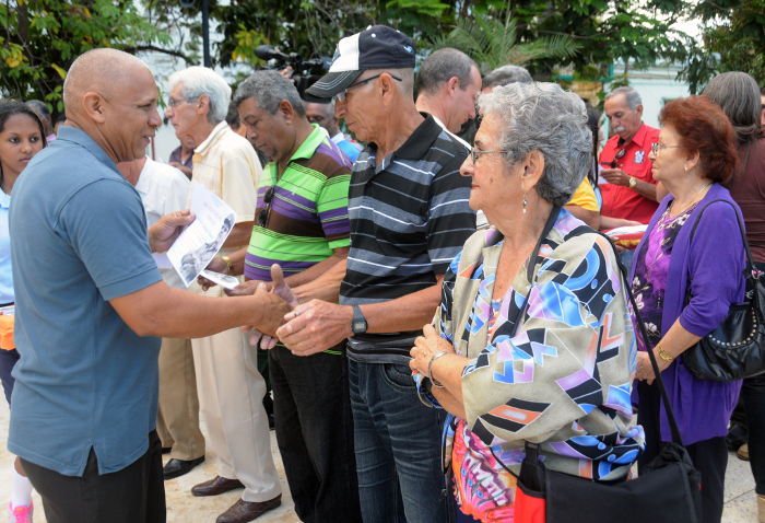 Reconocimiento a secretarios generales de organizaciones de base del PCC. Fotos: Orlando Durán Hernández Reconocen a trabajadores y cuadros del Partido Comunista de Cuba