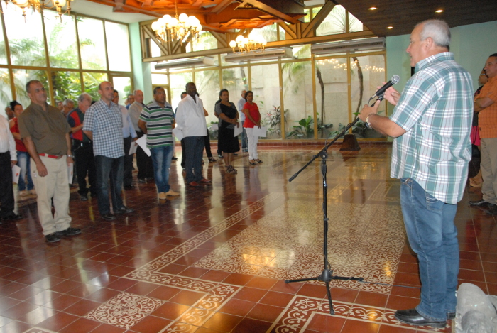 Jorge Luis Tapia Fonseca, miembro del Comité Central del Partido Comunista de Cuba (PCC)  y  máximo dirigente político en la provincia de Camagüey, elogió la labor de los condecorados a quienes exhortó a continuar la misma línea de dedicación y esfuerzos a favor del sistema social para cumplir con los postulados de Fidel.Fotos: Otilio Rivero Delgado/ Adelante Años de servicios, una recompensa