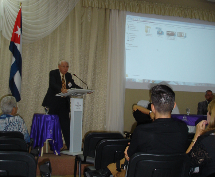 El Dr. C. Alberto Clavijo Portieles. Foto: De la autora A 45 años del hospital psiquiátrico René Vallejo