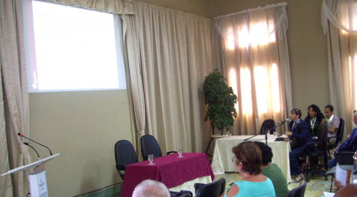 La Máster en Ciencia Ana Amelia, directora comercial de Bande en el momento que hacia su exposición. Foto: Del autor Los financiamientos en función de las empresas