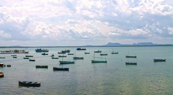 Gibara, en el horizonte la famosa Silla. Foto: Daylén Vega Muguercia / Cubadebate Presentarán a Gibara como nuevo polo turístico cubano