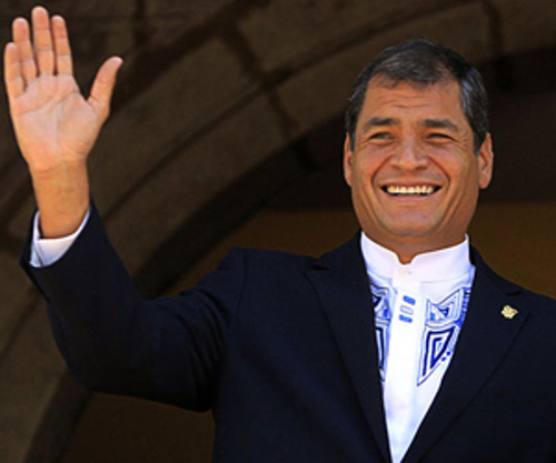 Foto: Tomada de cubadebate.cu Condecoran a Rafael Correa con Orden José Martí