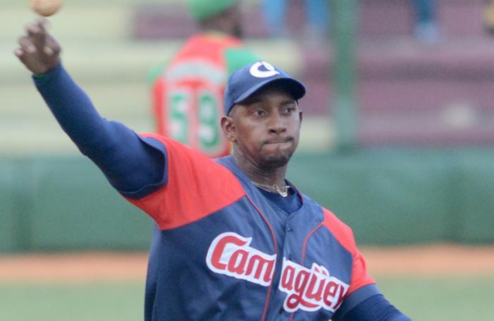Uno de los nueve Toros, el jugador de cuadro Alexander Ayala. Foto: Archivo Nueve Toros a la incierta Élite