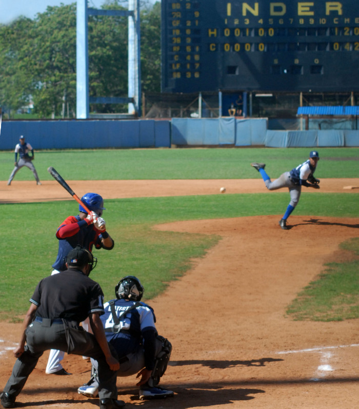 Camagüey necesita mejorar su producción ofensiva. Frente al pitcheo indómito los agramontinos pudieron anotar en ocho ocasiones; el staff holguinero se mostró aún más “indescifrable”, permitiéndoles solo cuatro vueltas completas al cuadro. Foto: Otilio Rivero Delgado/Adelante