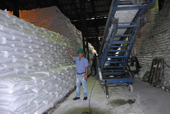 De no fluir la extracción del almacen, puede paralizarse la producción. Foto: Otilio Rivero Delgado/Adelante Central Ignacio Agramonte por más azúcar refino