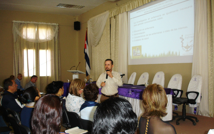 El Dr.C Rafael Antonio Estévez Ramos en plena exposición. Foto: De la autora Termina Convención TecnoSalud Camagüey 2017