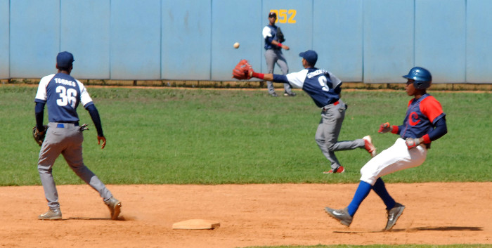 La ofensiva camagüeyana no marcha mal (.266, cuarta de la zona, quinta del país), el problema ha estado en la oportunidad de las conexiones y en el corrido de las bases.Foto: Otilio Rivero Delgado/ Adelante Sub-23: para Camagüey, todo depende de sí mismo