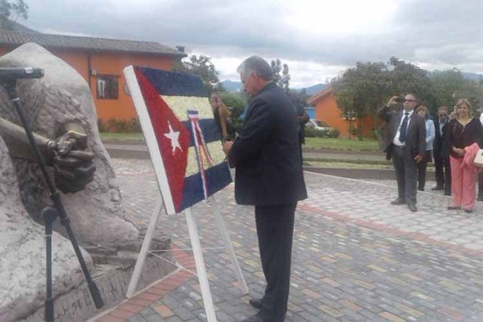 Vicepresidente cubano deposita ofrenda floral a Marti en Ecuador. Foto: tomada de Prensa Latina Apoyo cubano a la Revolución Ciudadana