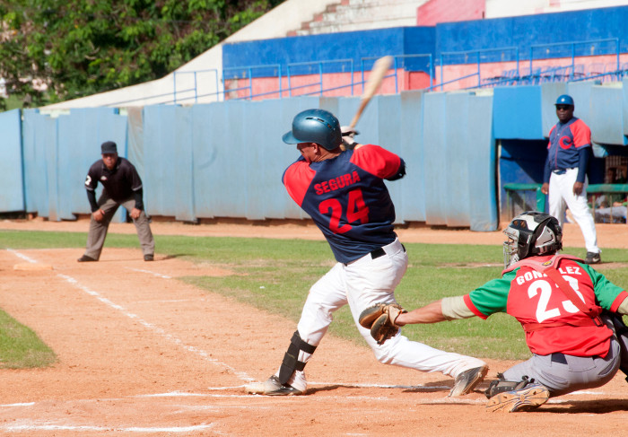 Leonel Segura se ha convertido en el jugador más valioso para Camagüey, de cara al comienzo de la 57ª Serie Nacional. Foto: Orlando Durán Hernández