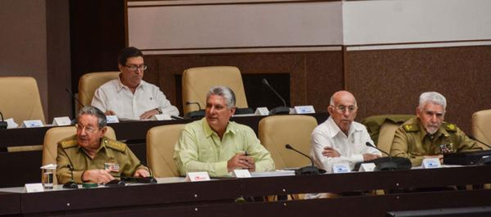 Foto: Tomada de ACN Raúl asisteRaúl asiste a sesión extraordinaria del Parlamento cubano a sesión extraordinaria del Parlamento cubano