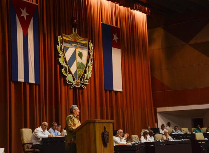 Raúl Castro interviene en la clausura de la segunda sesión extraordinaria de la VIII Legislatura de la Asamblea Nacional del Poder Popular, en el Palacio de Convenciones, en la Habana. Foto: Marcelino Vázquez Hernández/ACN Raúl Castro ratifica carácter Socialista de la Revolución cubana