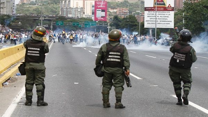 Foto: Tomada de www.telesurtv.net Dos militares heridos durante protestas violentas en Venezuela
