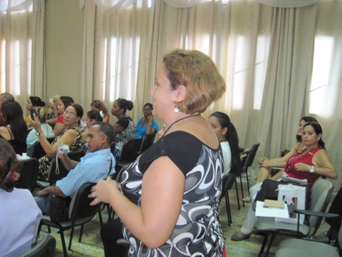 La movida conferencia de Evelyn. Fotos: Del autor Diseñadores del país buscaron la equidad de género en Camagüey