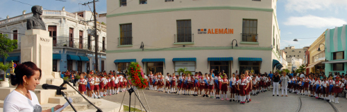 Niños y jóvenes camagüeyanos reciben la luz de dos gigantes