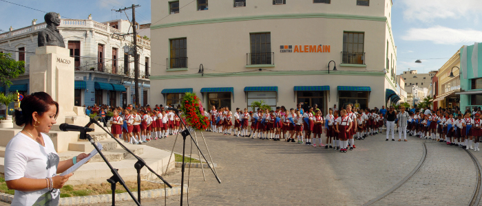 Fotos: Otilio Rivero Delgado/ Adelante Niños y jóvenes camagüeyanos reciben la luz de dos gigantes