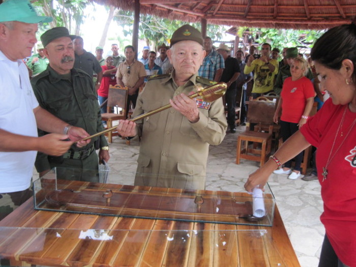 Foto: Del autor Otorgan sable de Agramonte a Guillermo García