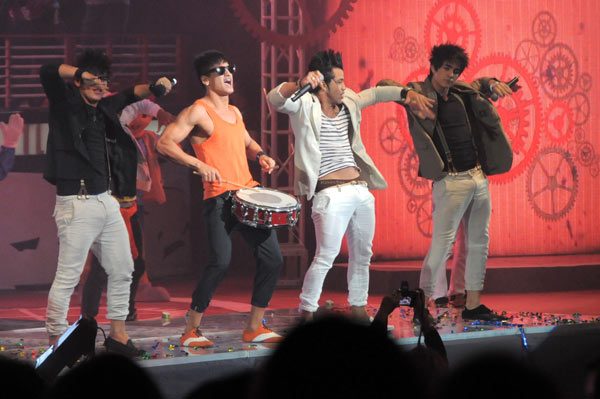 Photo: taken from www.juventudrebelde.cu Cuban young band signs with Warner Music Latina