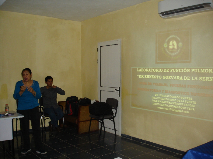 La Dra. María Martha Méndez en una de sus exposiciones.Foto: De la Autora En Camagüey, Taller Internacional de pruebas funcionales respiratorias Cuba-México