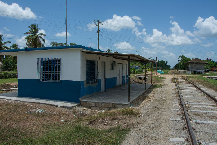 Pronto terminarán el andén e incluirá servicios de telefonía fija, televisión y venta de alimentos.Fotos: Leandro Pérez Pérez/Adelante En Aguilar es primavera