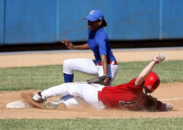 Foto: Tomada de www.radiorebelde.cu Camagüey, ¿una corona para el béisbol femenino?