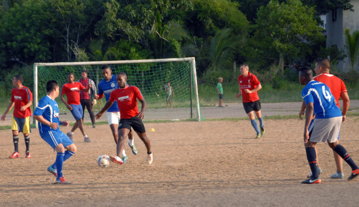 Fotos: Otilio Rivero Delgado/ Adelante Raciel Martínez juega cada verano
