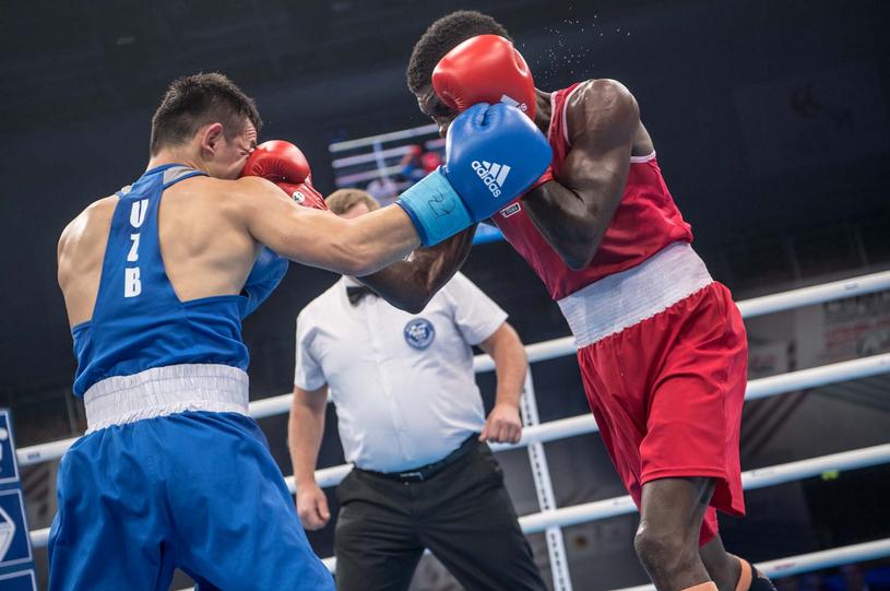 Hasanboy Dusmatov sorprendió en la otra semifinal, venciendo al colombiano Yuberjen Martínez. El sábado será rival del minimosca camagüeyano.