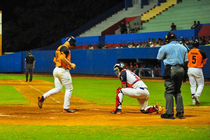 Fotos: Leandro Pérez Pérez/Adelante Villa Clara noquea a Camagüey en la despedida