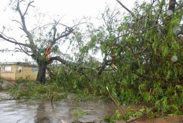 La furia de los intensos vientos de Ike, en el año 2008, afectó en forma parcial o total numerosas edificaciones e interrumpió por días en algunas zonas los servicios eléctrico y telefónico. Foto: Archivo