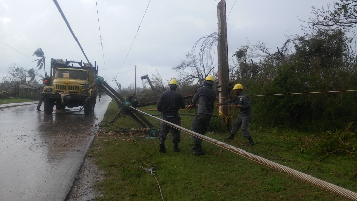 Fotos: Orlando Seguí Aguilar/Adelante Granma busca la luz en Esmeralda