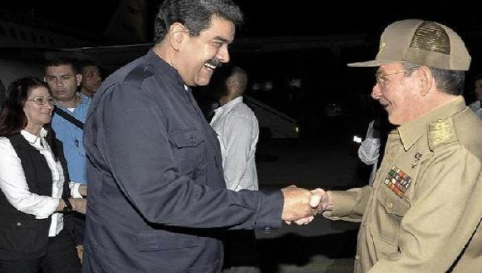 Foto: Tomada de ACN Acudió Raúl a recibir a Maduro