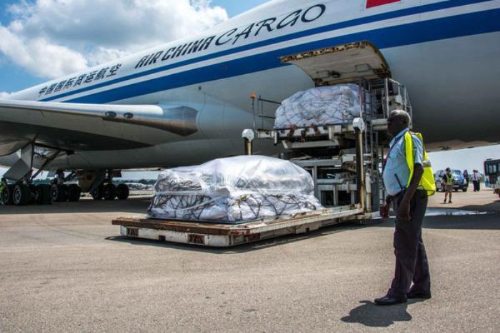 Fotos: ACN  Cuba recibe 86 toneladas de materiales de ayuda desde China