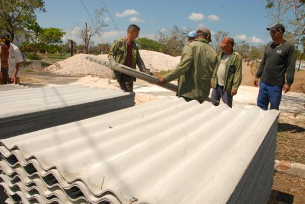 Foto: Otilio Rivero Delgado/ Adelante/Archivo Comenzó la venta de materiales a damnificados