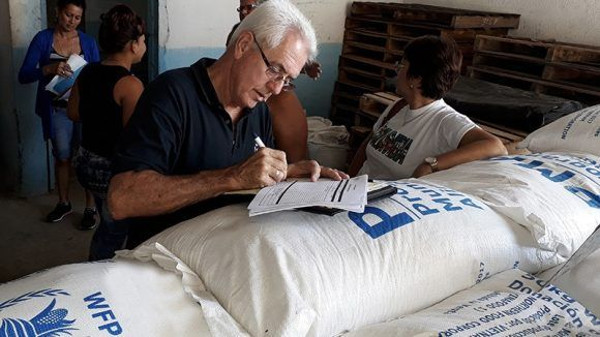 Los habitantes de Minas, Nuevitas, Sierra de Cubitas y Esmeralda, recibirán gratuitamente insumos que fueron donados a Cuba por el Programa Mundial de Alimentos. Foto: Tomada de cubadebate.cu Venta de alimentos para damnificados por Irma