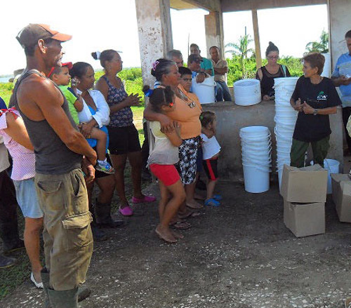 Foto: Tomado de radioflorida.icrt.cu Entregan filtros de agua para comunidad de Florida