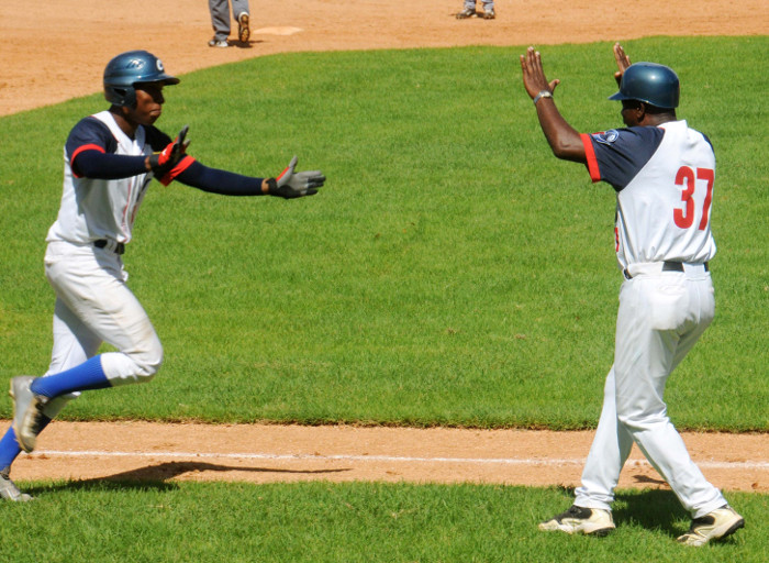 Leonel Moa va cumpliendo un excelente cierre de campaña, desde la responsabilidad de quinto madero. Foto: Orlando Durán Hernández/Adelante Serie 57: ante Santiago, armisticio en la primera jornada