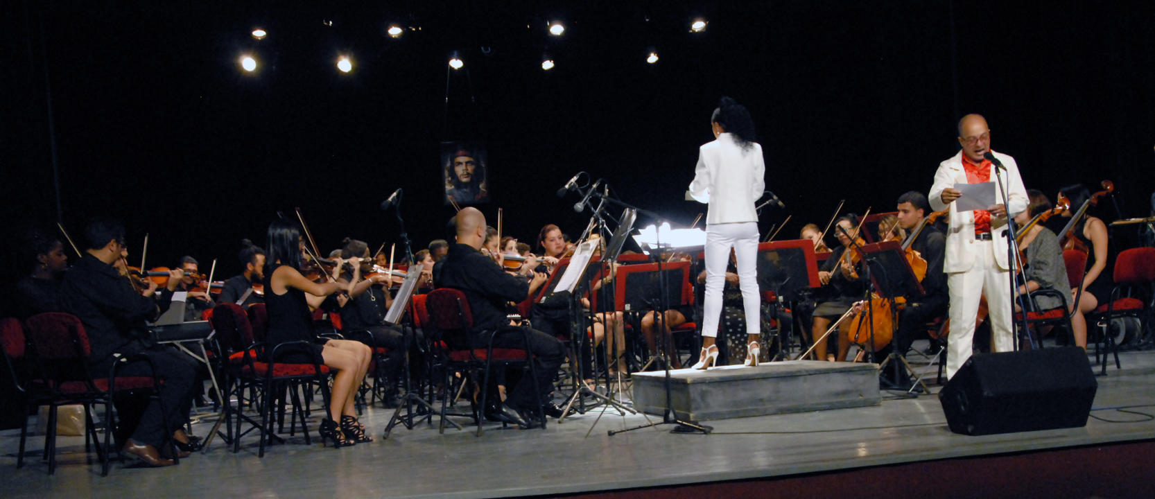 Fotos de Otilio Rivero Delgado Tiempo sinfónico de Camagüey con el Che