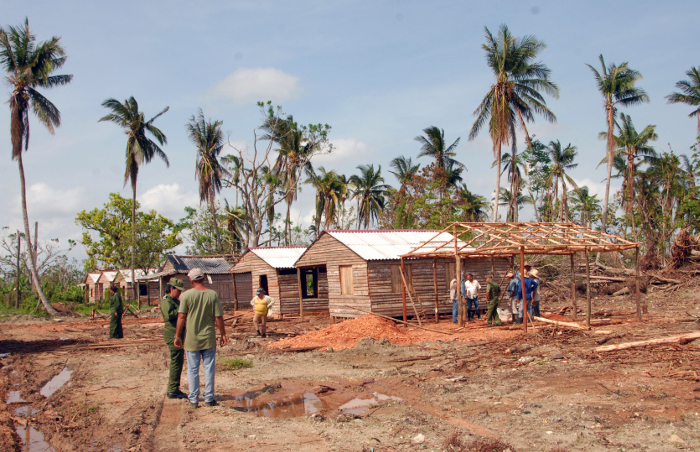  Estas casas serán entregadas a aquellas familias que sufrieron derrumbes totales, priorizando siempre a los casos sociales.