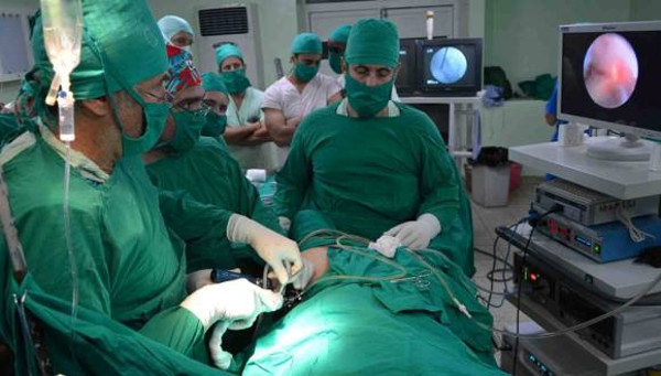 El bloqueo obstaculiza la adquisición de medicamentos y nuevas tecnologías para la investigación y el diagnóstico de diferentes localizaciones de cáncer, enfermedad que en 2016 cobró la vida a más de 24 mil cubanos. Foto: Tomada de www.radiococo.icrt.cu