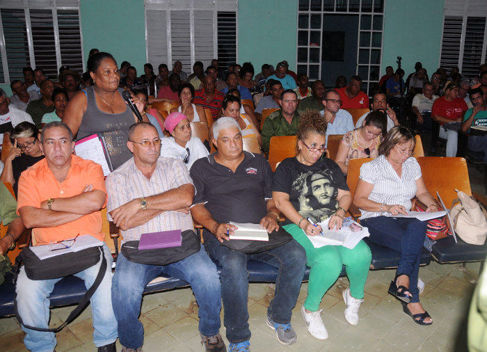 Directivos de educación, salud, deporte, vivienda, comercio, entre otros sectores, expusieron las acciones que en materia de recuperación se ejecutan en Esmeralda. Fotos: Orlando Durán Hernández/ Adelante