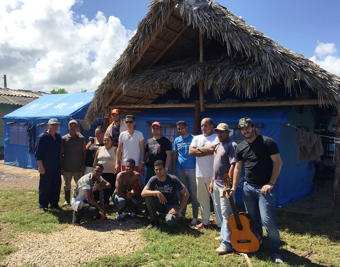 Brigada universitaria: suero de la alegría